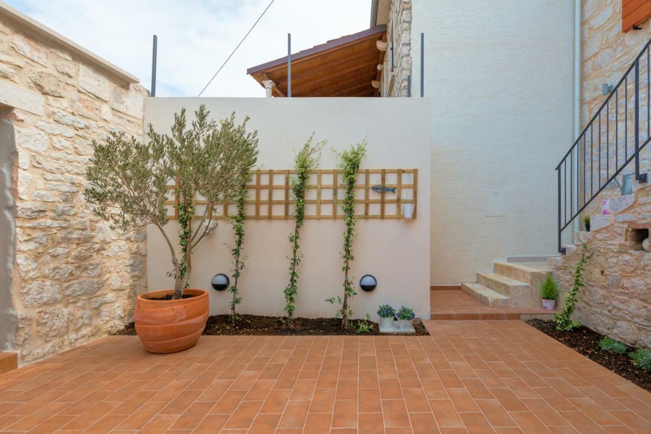 Holiday Home Rocca Supetar Extérieur photo